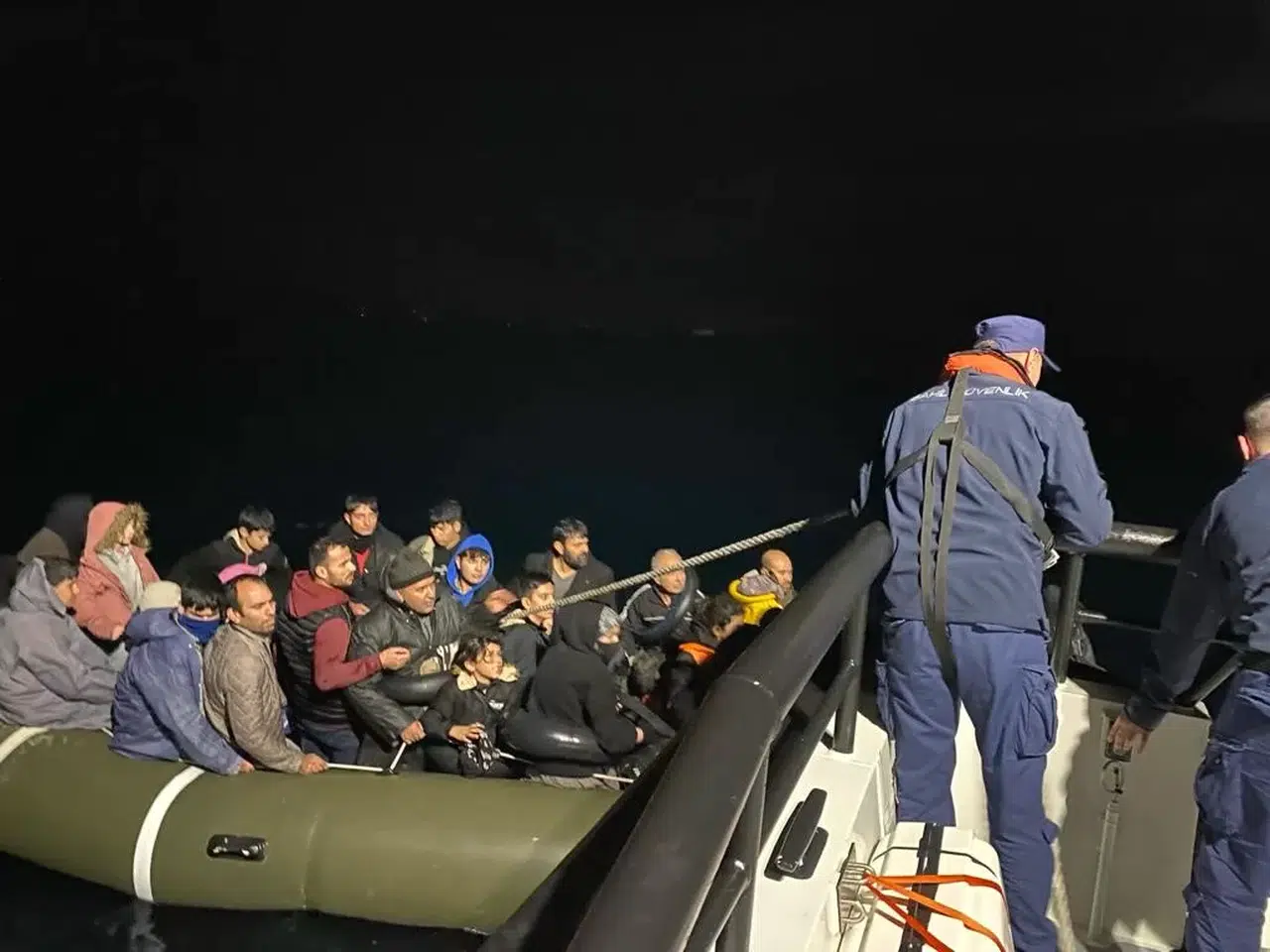 Ayvalık’ta 69 Göçmen Kurtarıldı