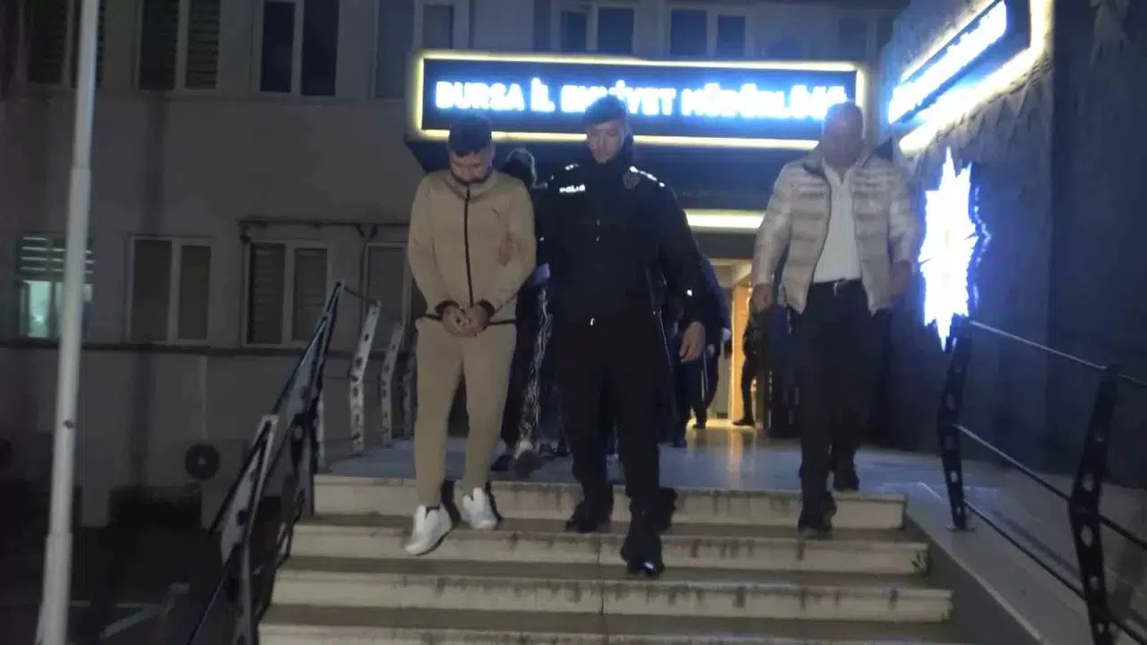 Bayan Hırsızın Düzmece Çocuk Oyunu...