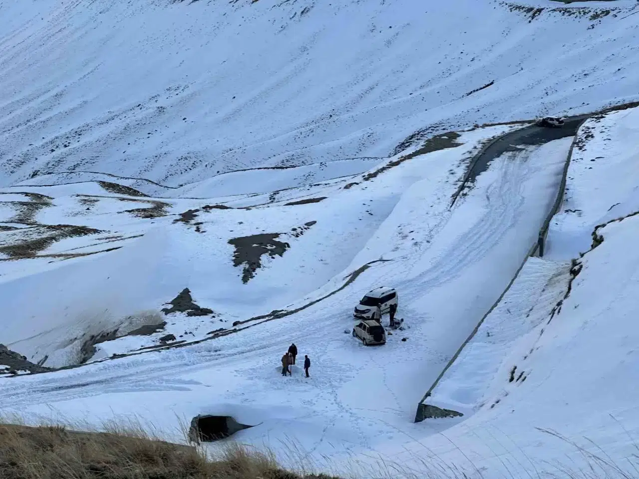 Beyaz Gelinliğini Giyen Nemrut’ta Kış Hoşluğu