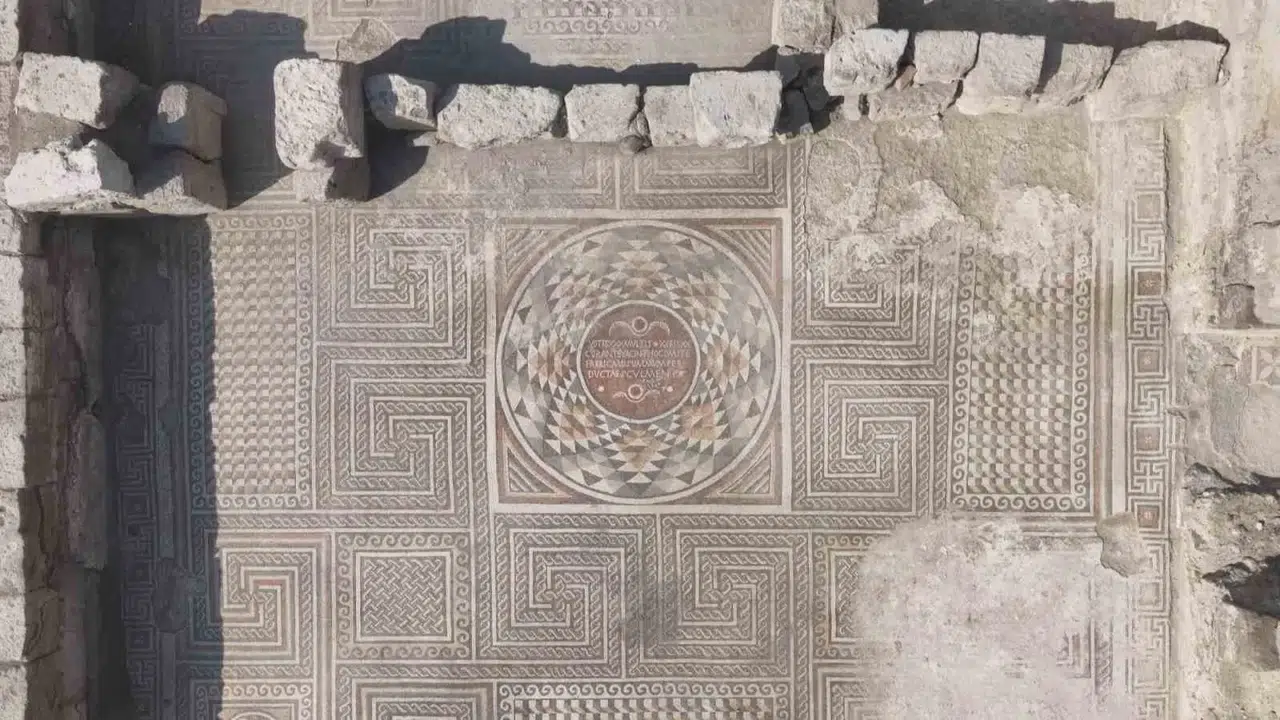 Bin 700 Yıllık Mozaiklerde Üç Boyutlu Desenler