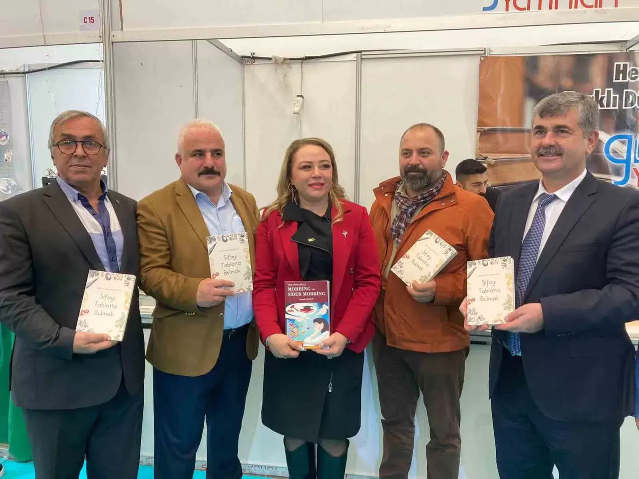 “Bitkilerin Profesörü” Ankara Kitap Fuarı’nda Okuyucuları ile Buluştu