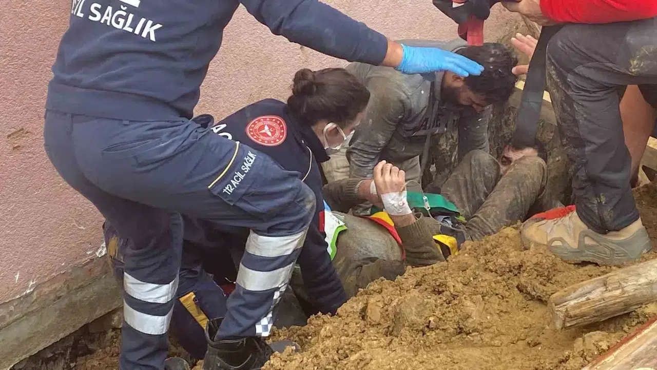 Boğazına Kadar Toprağa Gömülen Personel Bu türlü Kurtarıldı
