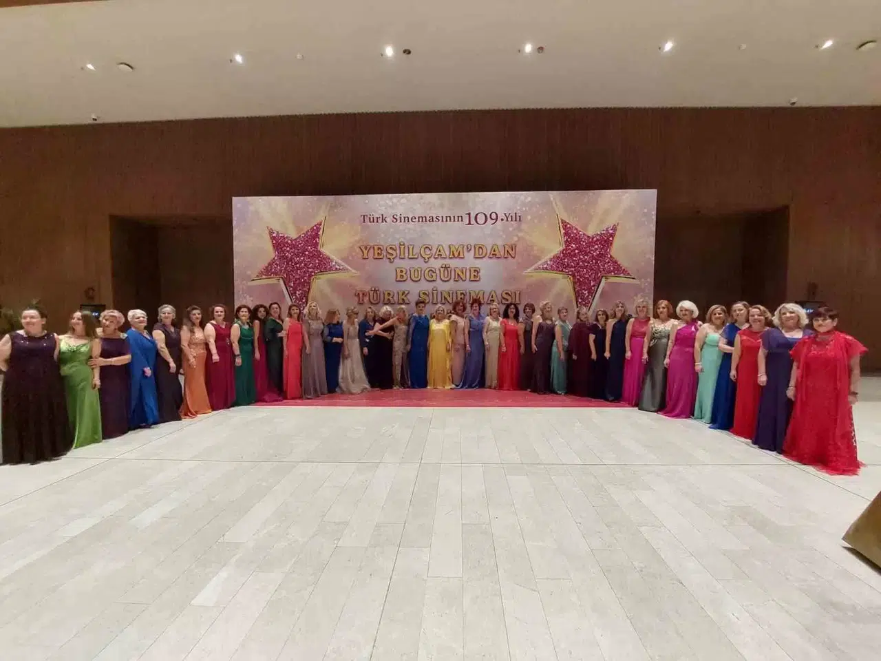 Bursa Nilüfer Bayan Korosu “Yeşilçam’dan Bugüne Türk Sineması" Ödül Merasiminde Sahne Aldı