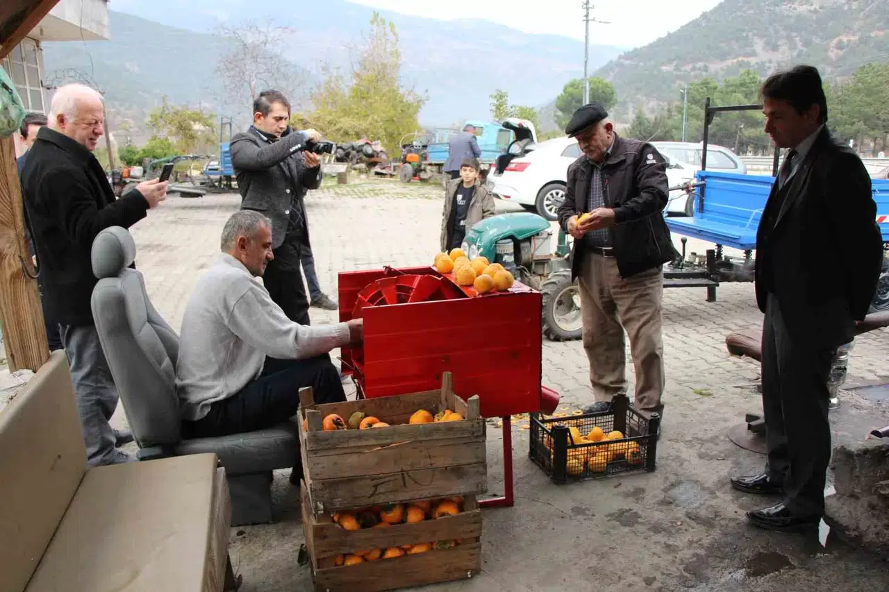 Çamaşır Makinesini Hurma Soyma Makinesine Dönüştürdü