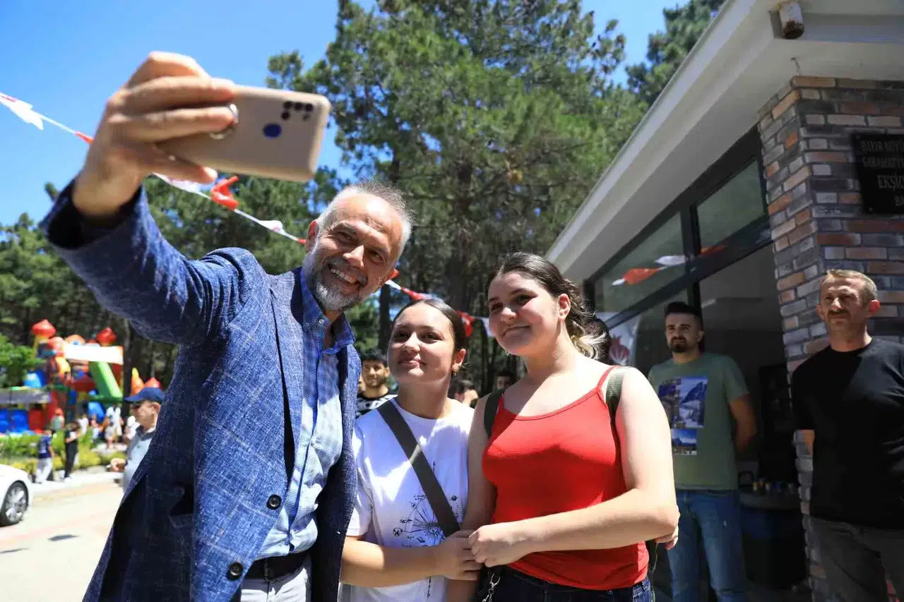 Çekmeköy Belediyesi’nden Öğrencilere Ulaşım Dayanağı