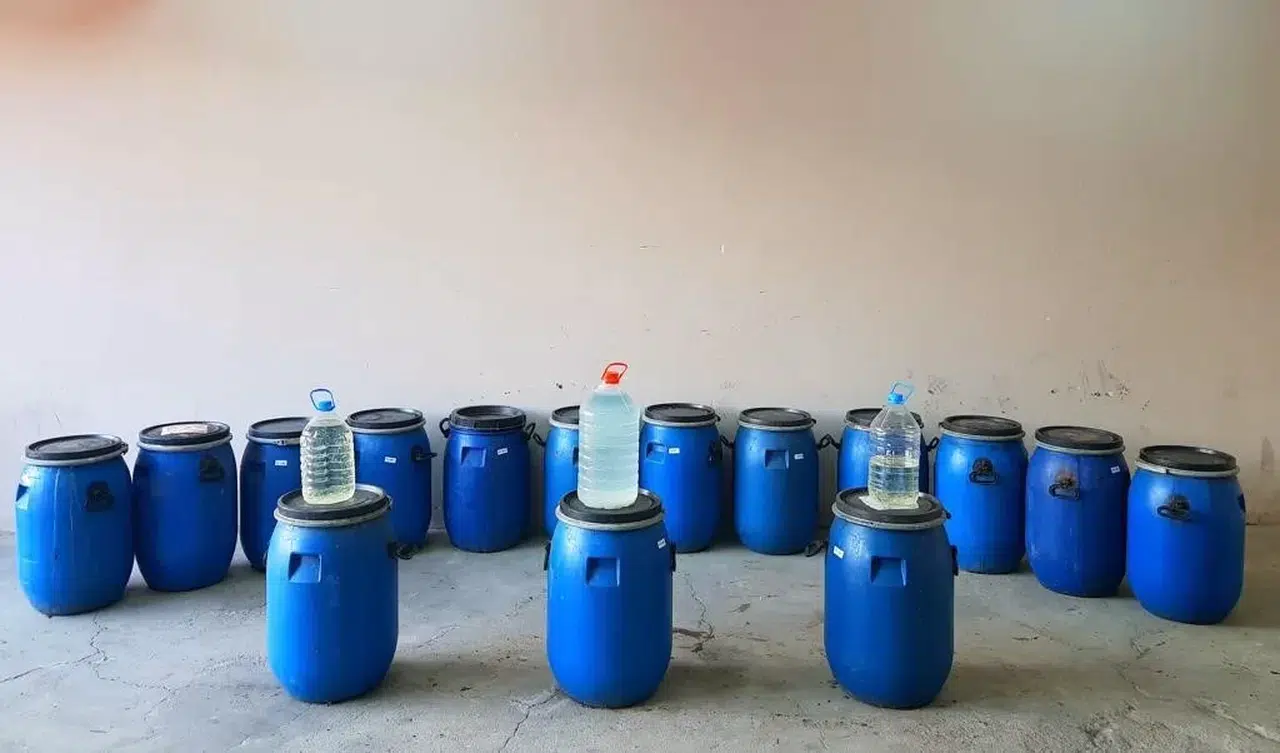 Çorum Polisinden Operasyon: Serada 876 Litre Uydurma İçki Ele Geçirildi