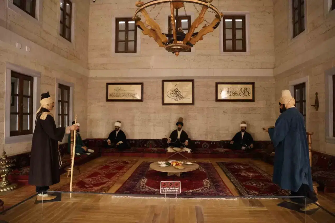 Cumhuriyet Tarihinin Birinci Külliye Alanında Ziyaretçi Yoğunluğu
