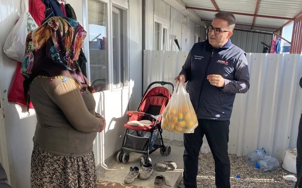 Depremzedelere 25 Ton Limon Dağıtıldı