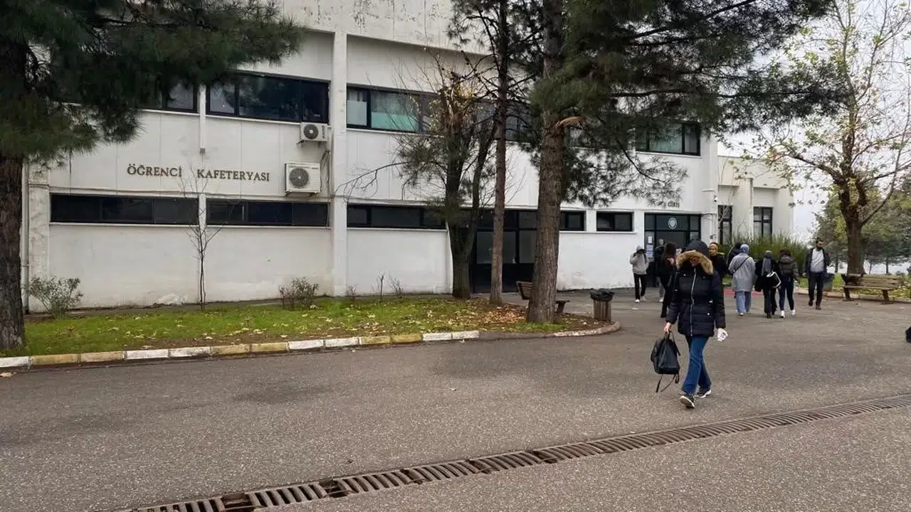 Dicle Üniversitesi’nde 1993’te Meydana Gelen Bombalı Hücumların İzini Bedeninde Taşıyor