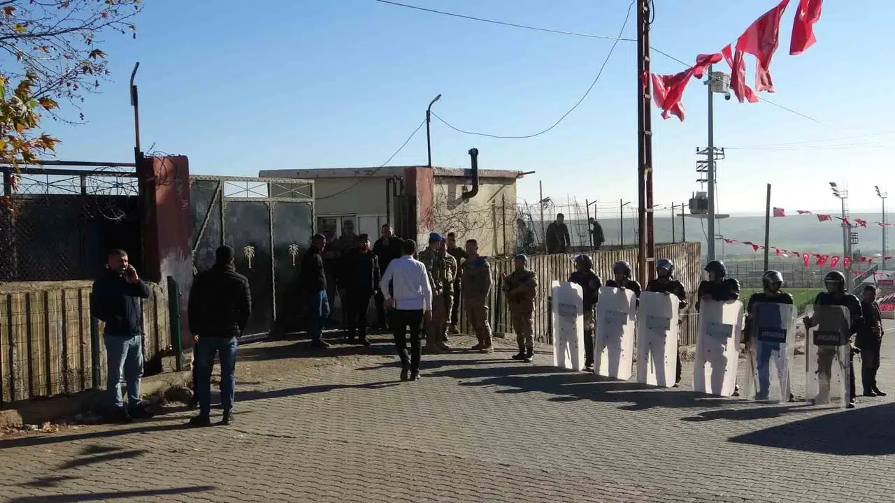 Diyarbakır’da Öğrencilerin Hengamesine Veliler de Dahil Oldu, Polis ve Jandarma Müdahale Etti