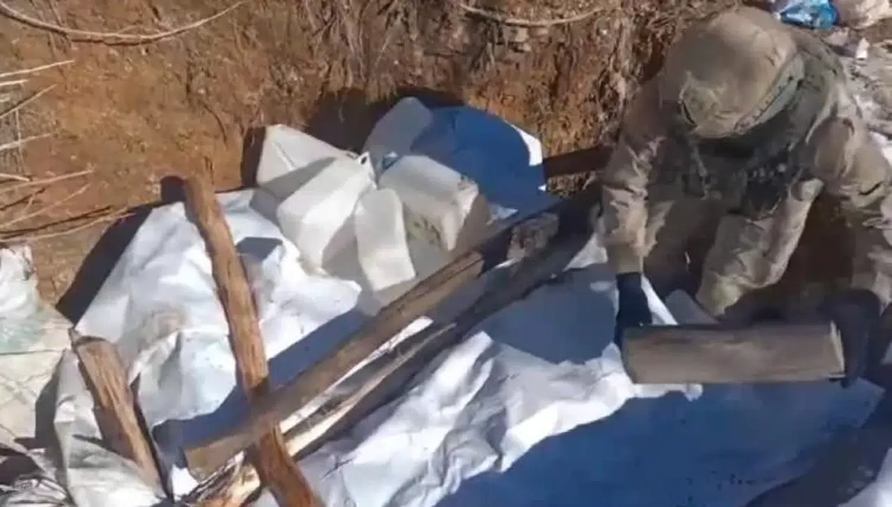 Diyarbakır’da Terör Operasyonunda Hayat Materyalleri ve 452 Kilo Esrar Ele Geçirildi