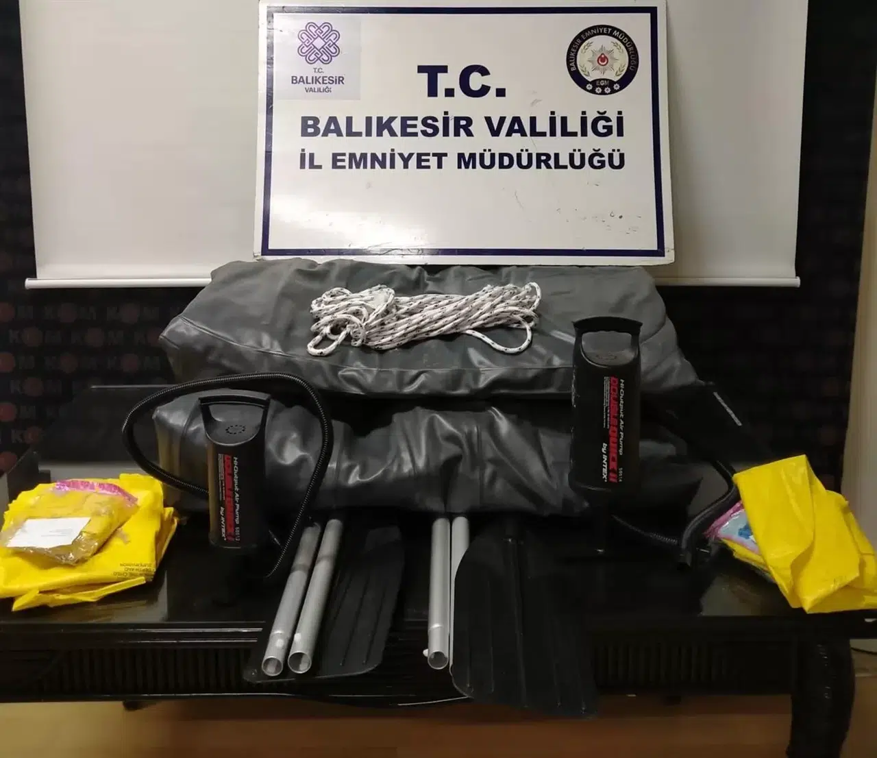Edremit’te 11 Sistemsiz Göçmen ve 2 Yabancı Asıllı Organizatör Yakalandı
