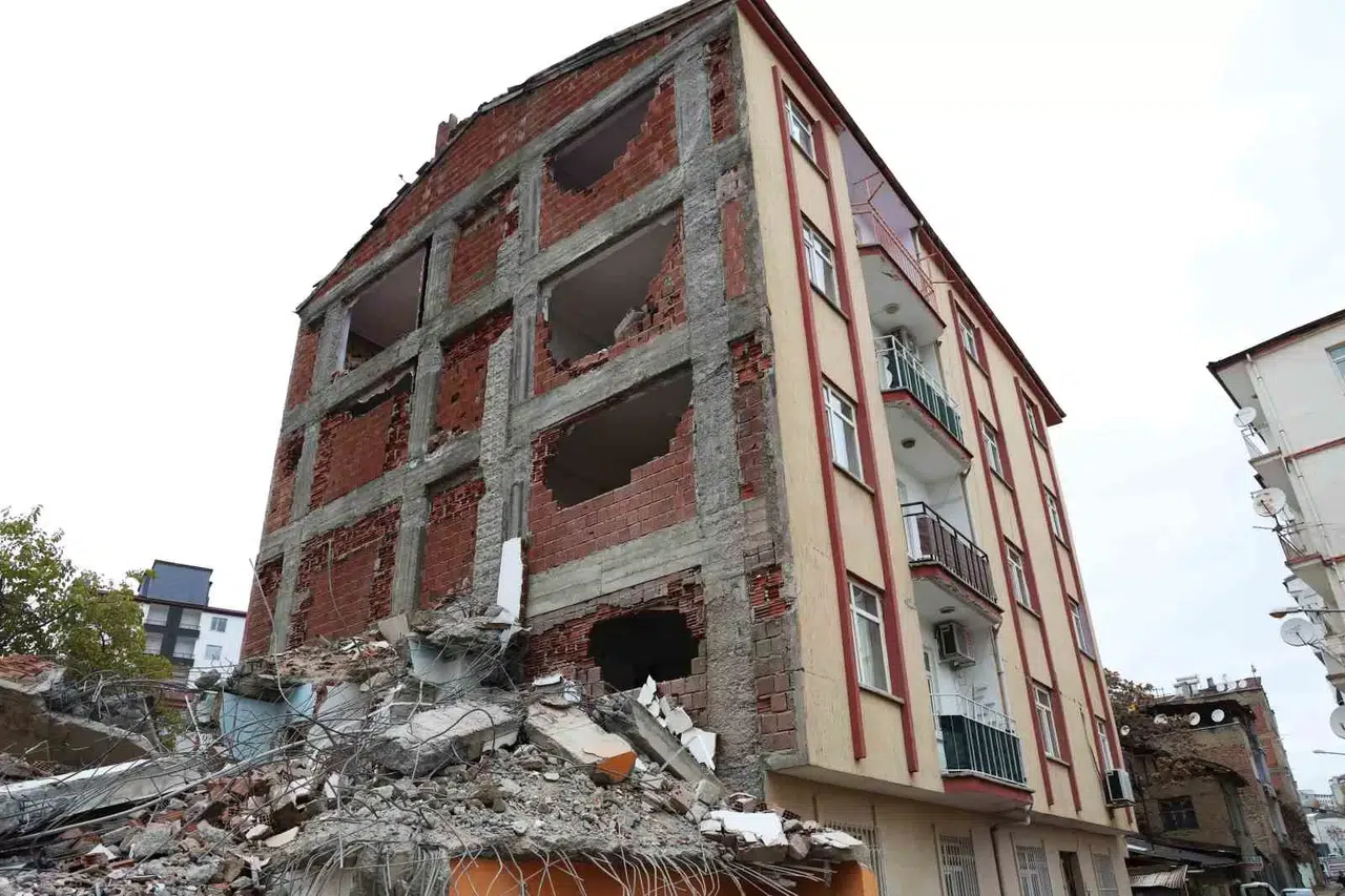 Elazığ’da Konutları Sağlam Olan Vatandaşlar Diken Üstünde