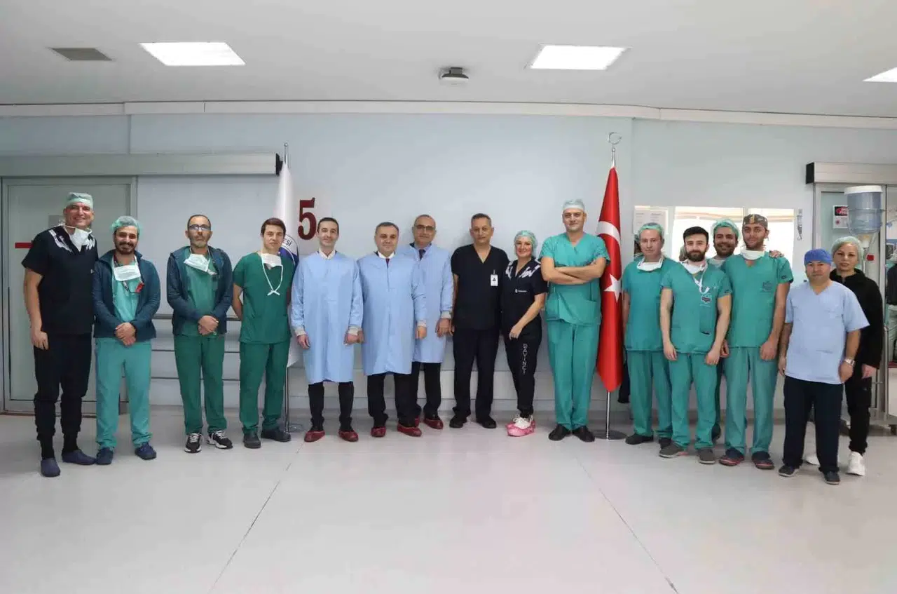 Erü Tıp Fakültesi’nde Robotik Teknoloji ile Birinci Ameliyat Yapıldı