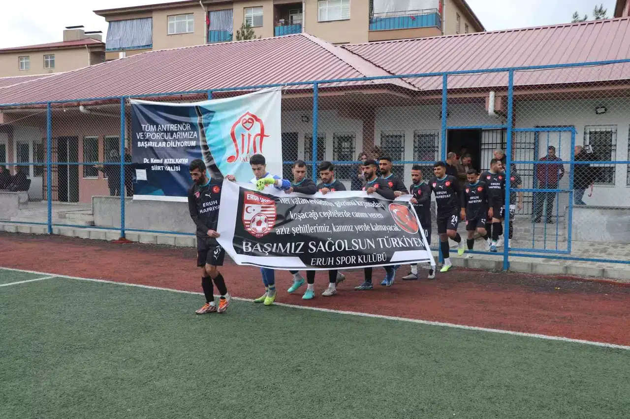 Eruhspor, Şehitler İçin Alana Siyah Forma ile Çıktı