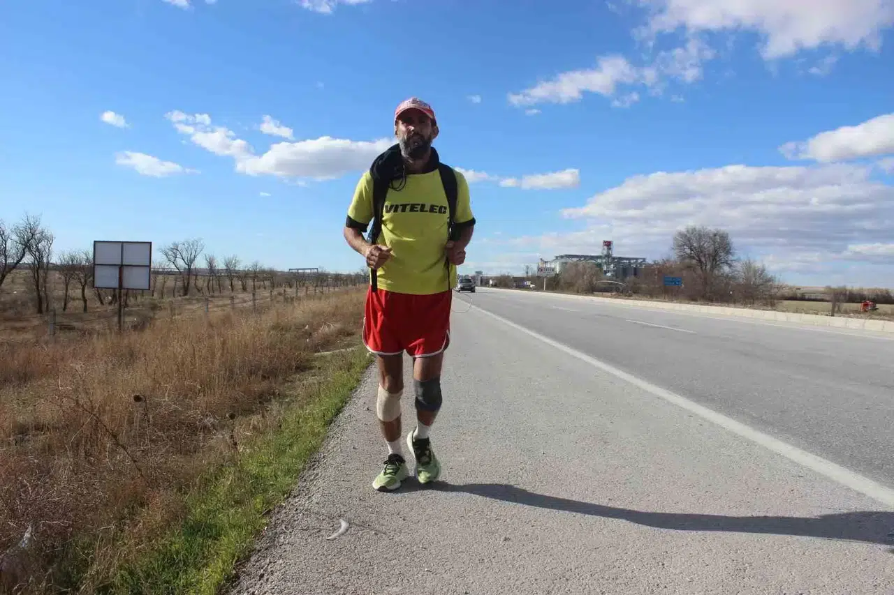 Fransa’dan Yola Çıkan Koşucu, Koşa Koşa Adana’daki Maratona Gidiyor