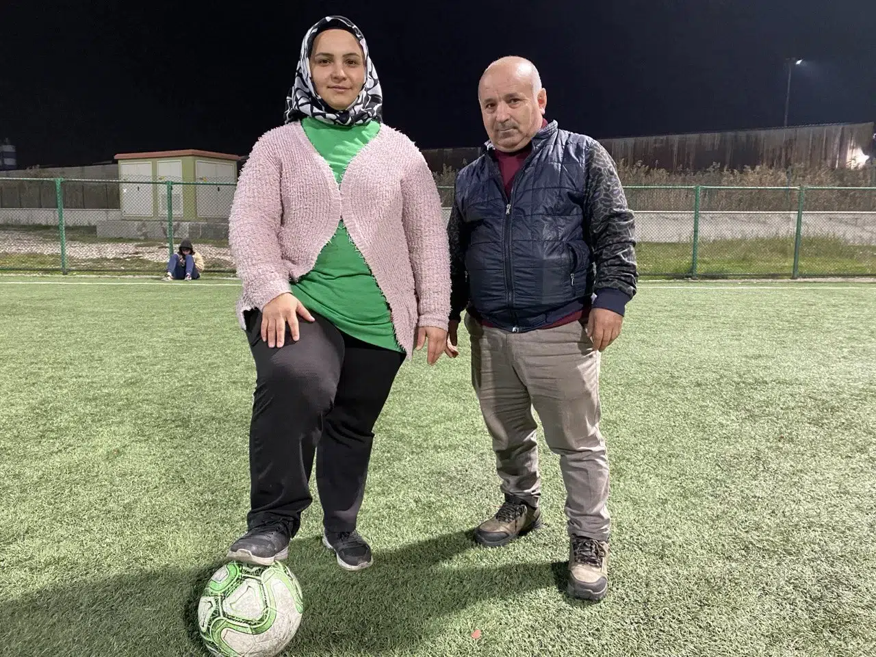 Futbola Bayan Eli Değdi