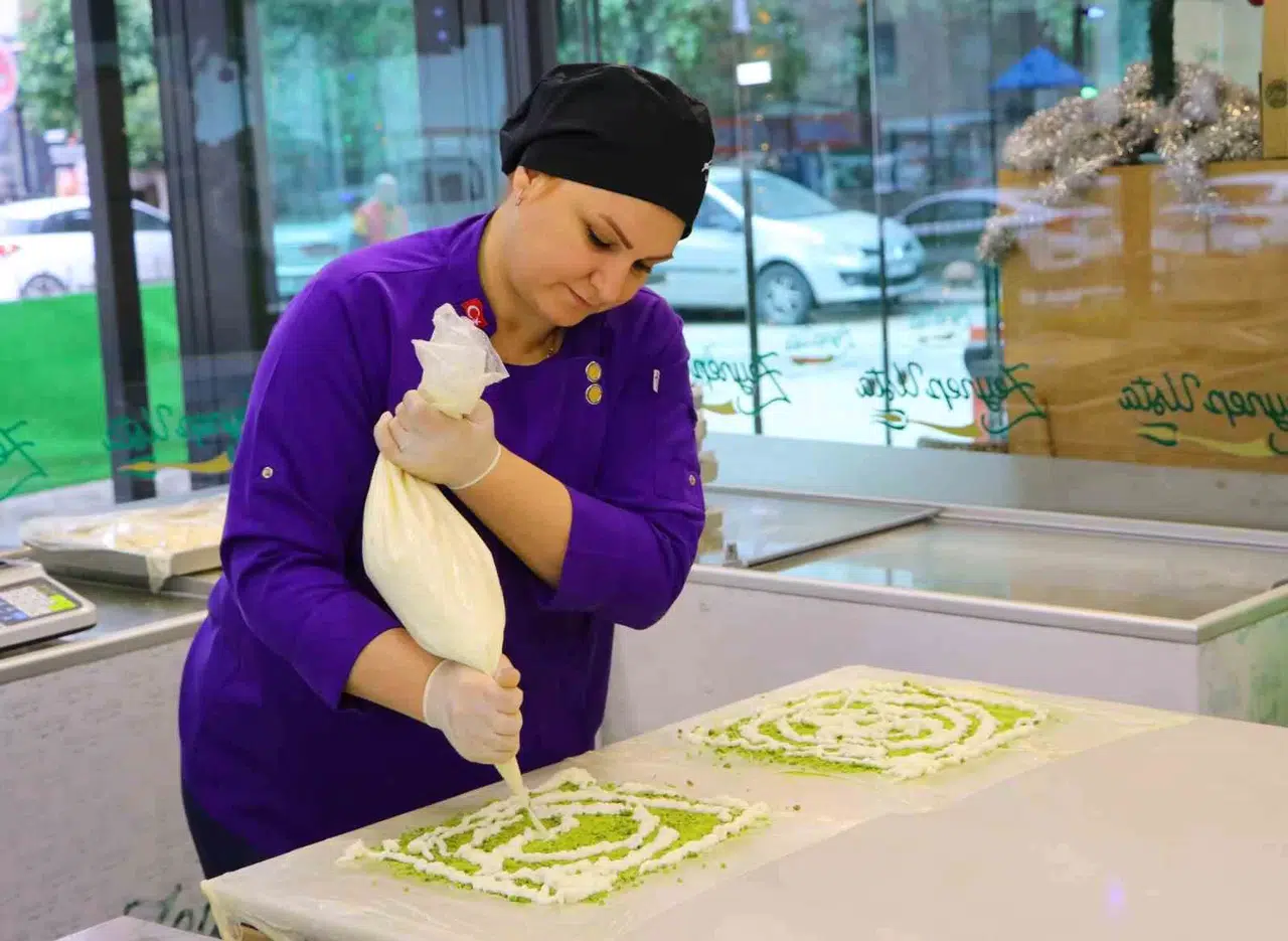 Gazianteplilerin Kahvaltısı Katmer, Adanalıların En Sevdiği Tatlı Oldu