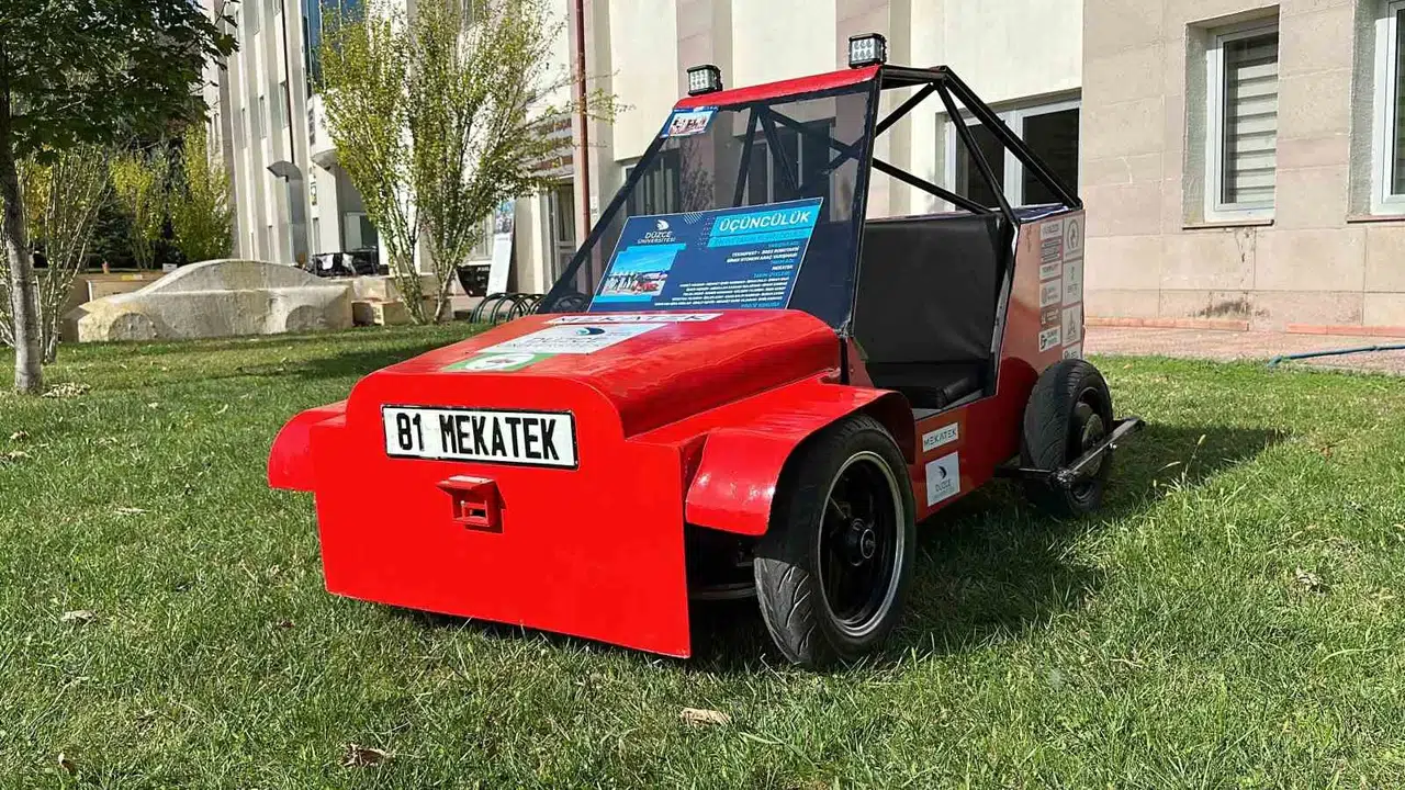 Geri Dönüşüm Gereçleriyle Elektrikli Araç Yaptılar
