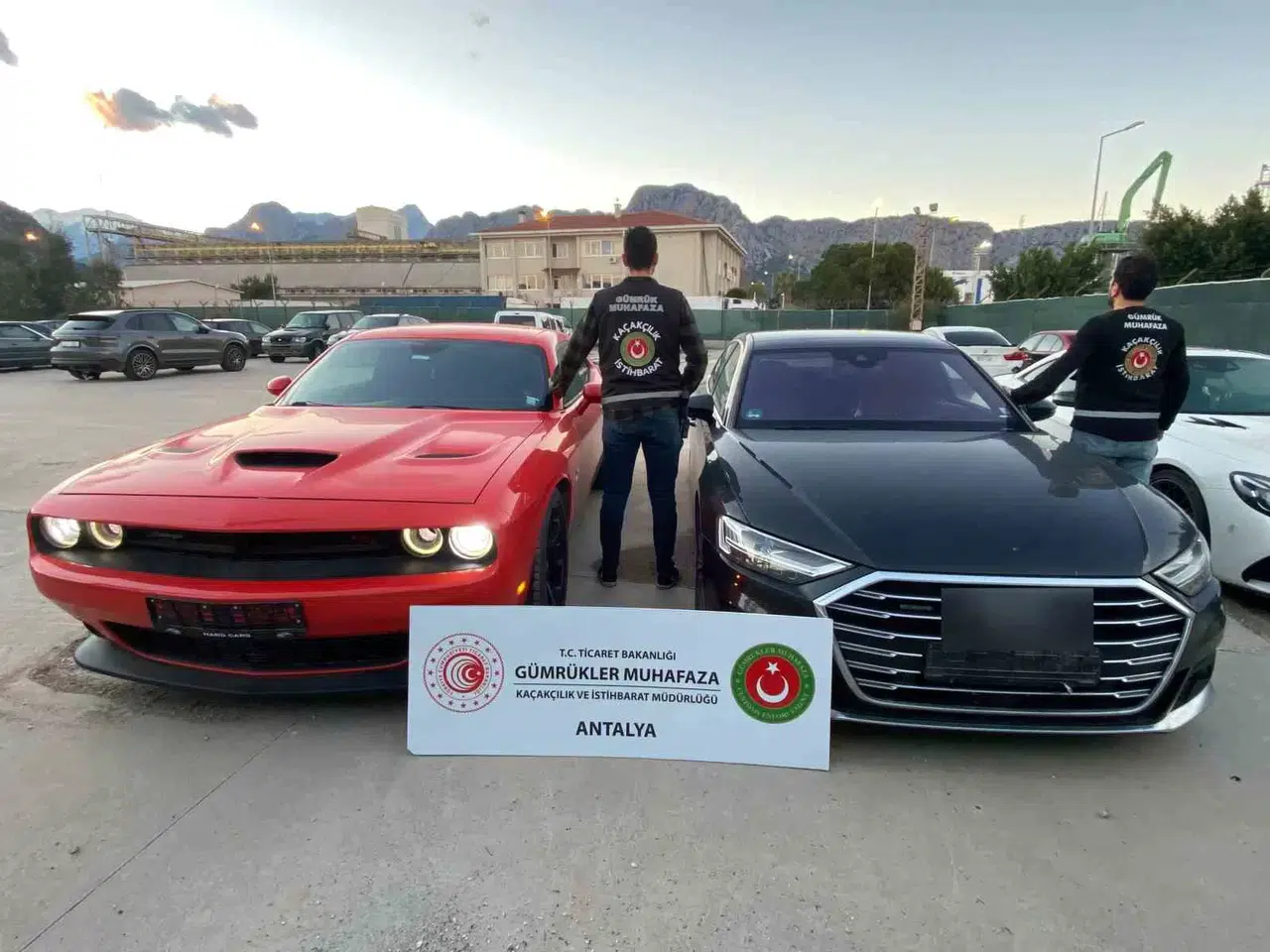 Gümrük Koruma Takımları 187 Milyon Liralık Kaçak Lüks Araçlara El Koydu