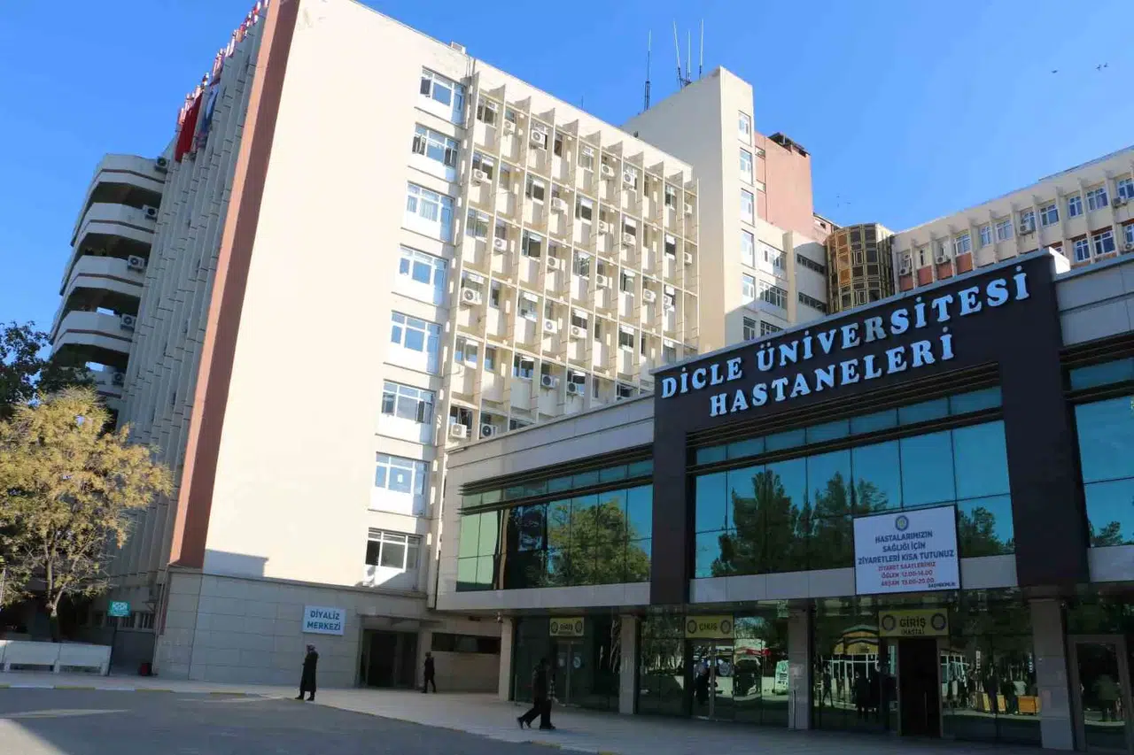 Güneydoğu’nun Sıhhat Üssü Olan Dicle Üniversitesi Hastaneleri 2023’te 1 Milyon 200 Bin Hastaya Hizmet Verdi