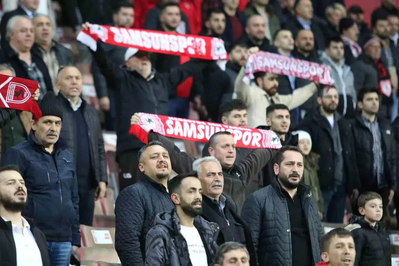 İki Devir Transfer Yasağı Alan Samsunspor, Bilet Fiyatlarını Yarıya İndirdi