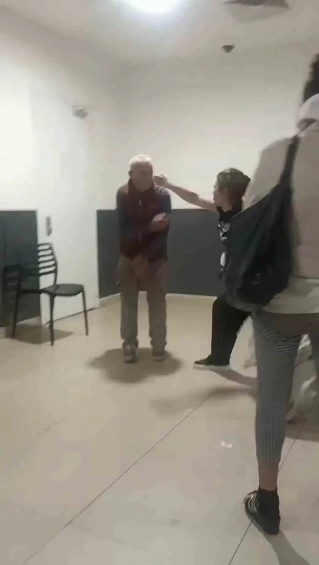 İstanbul’da Alkollü Bayan Hastaneyi Birbirine Kattı: O Anlar Kamerada