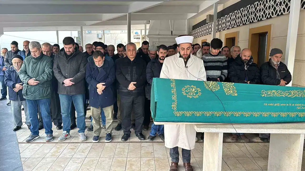 İstanbul’da Sokak Ortasında Kıskançlık Cinayeti: Sopayla Başına Tekraren Vurup Öldürdü