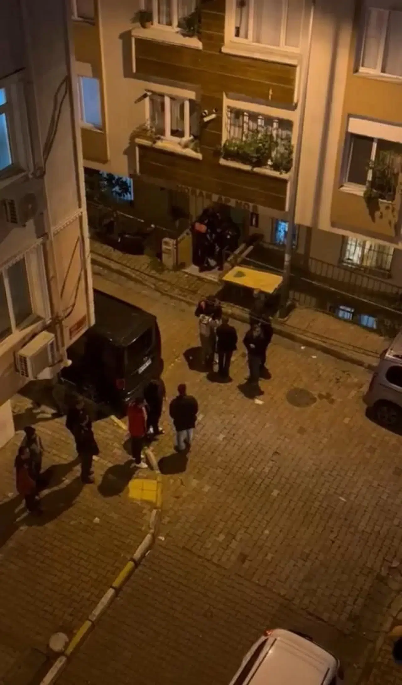 İstanbul’da Unsur Bağımlısı Genç Annesini Darp Etti, Mahalleli Ayağa Kalktı