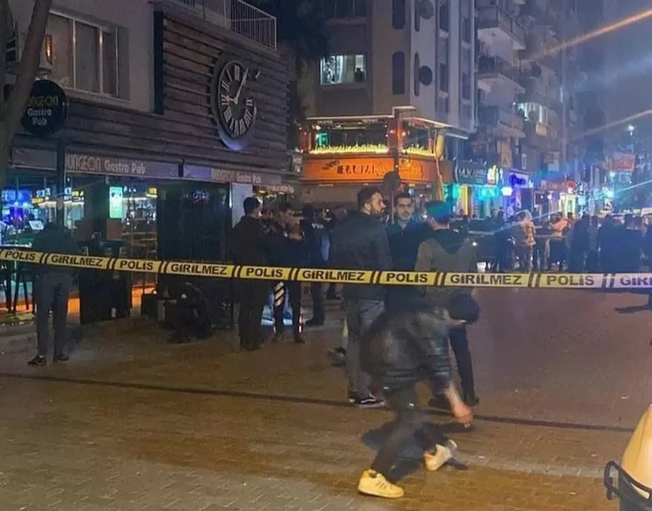 İzmir’de Başından Vurulan Genç, Hayat Çabasını Kaybetti