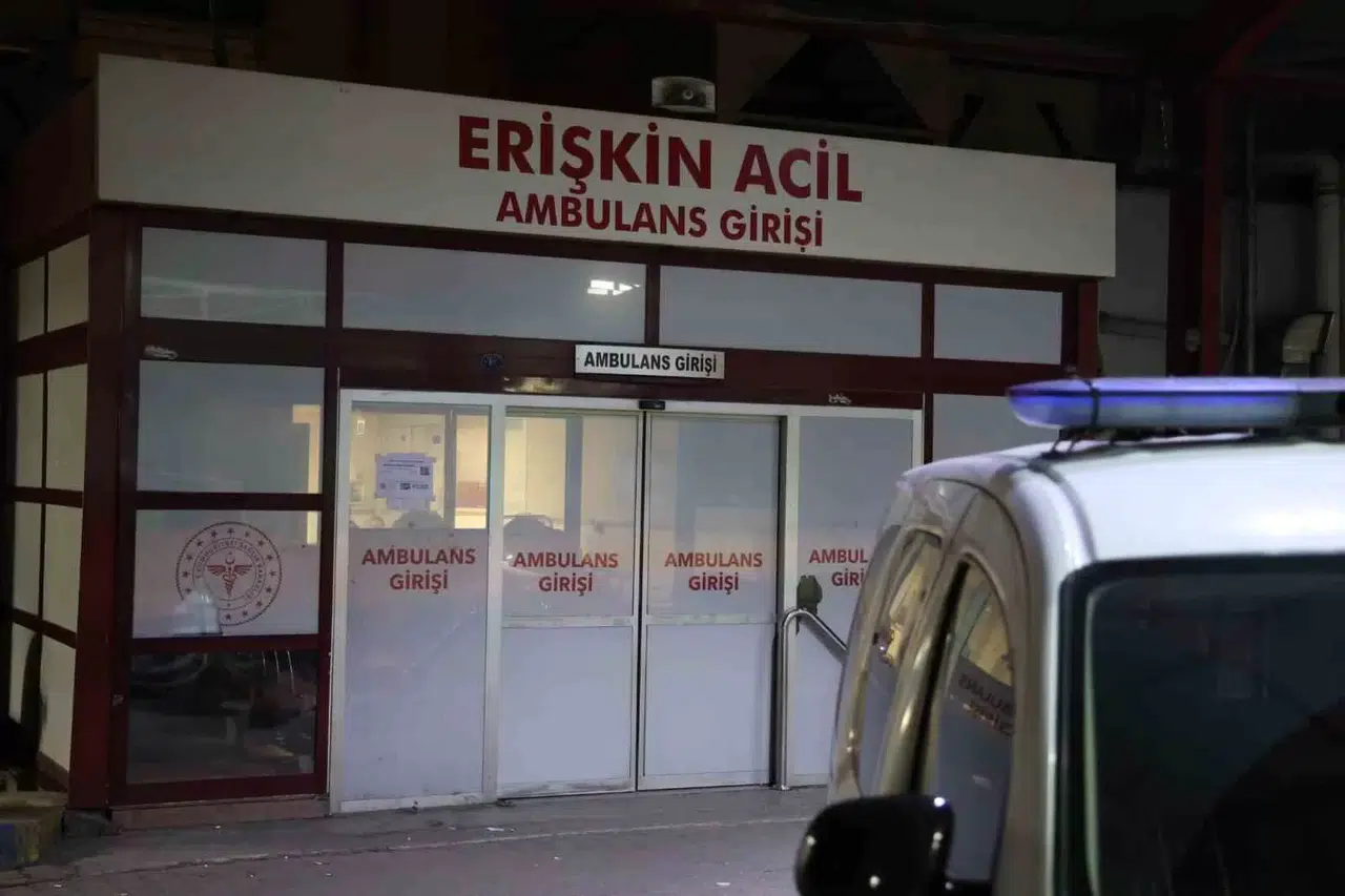 İzmir’de Kaygı Dolu Anlar: Evvel Hengamede Akabinde Hastanede Bıçaklandı