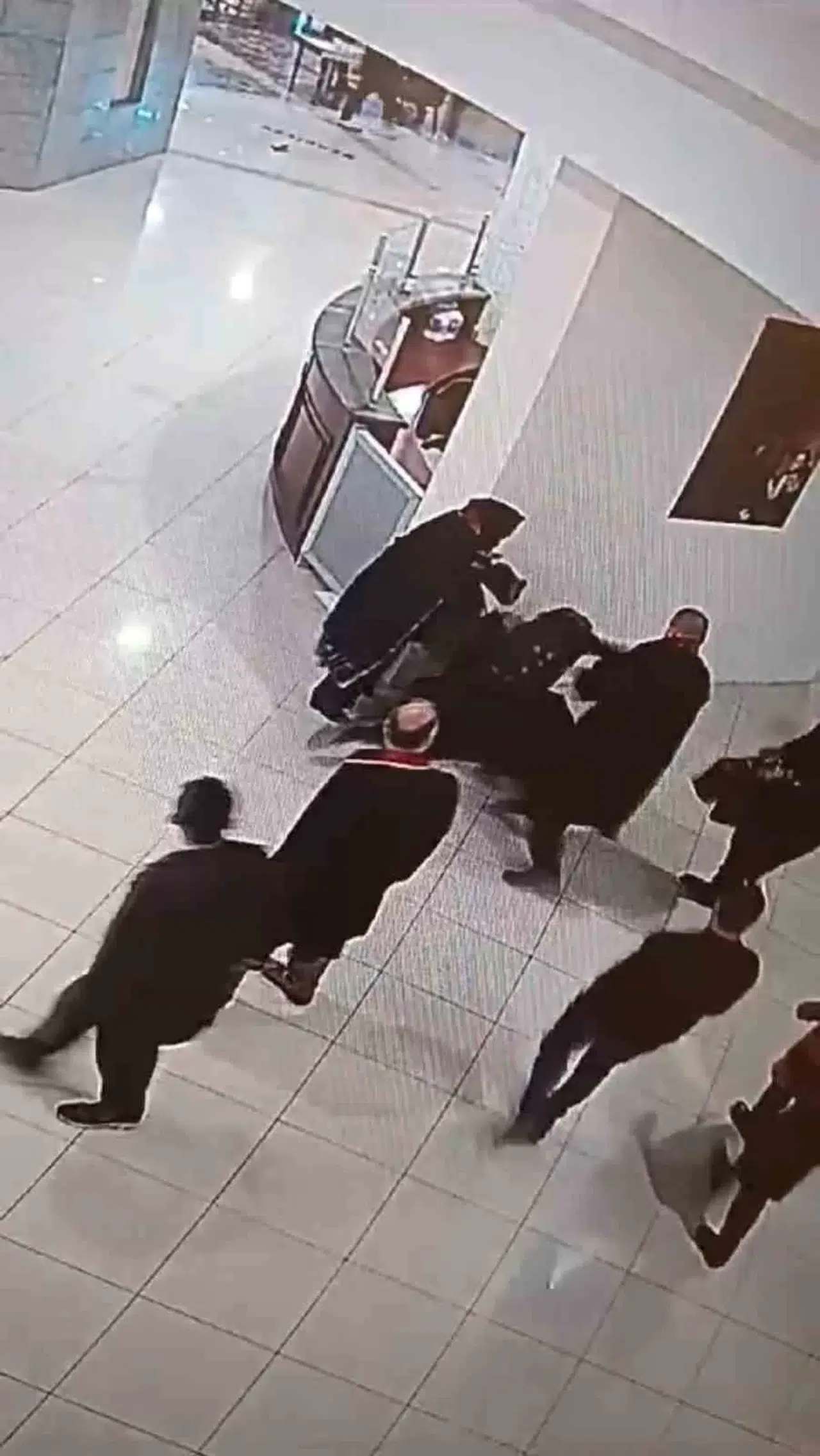 Kararın Akabinde Avukatın Darp Edildiği Anlar Kamerada