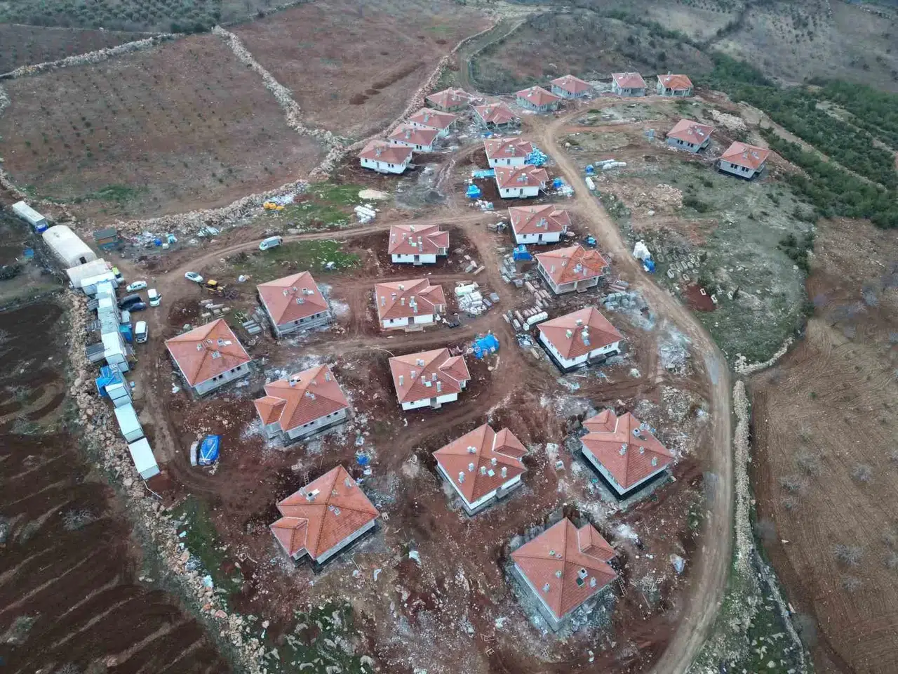 Kilis’te Depremzedeler İçin Yapılan Köy Konutlarının İnşası Sürüyor