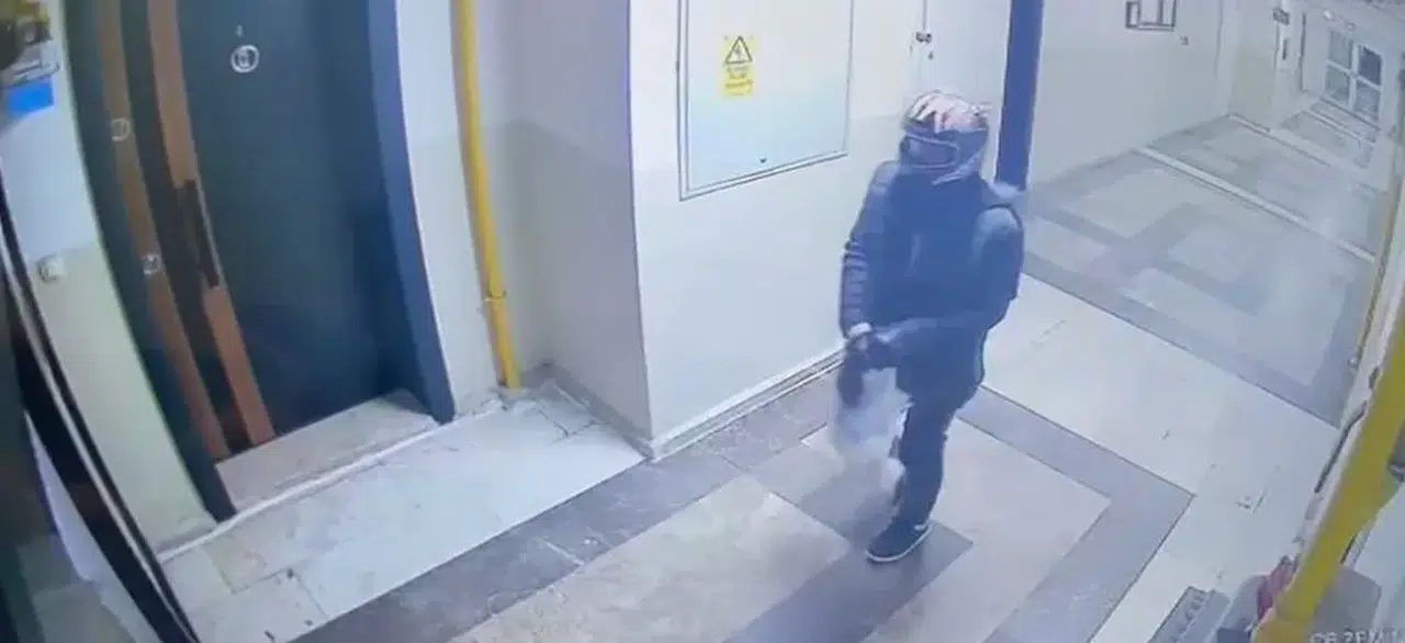 Konut Sahibinin Ellerini ve Ayaklarını Bağlayarak 20 Bin Doları Çaldılar