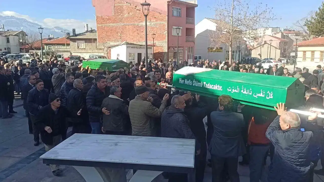 Konya’da Eski Kocası Tarafından Öldürülen Bayan ve Kızı Toprağa Verildi