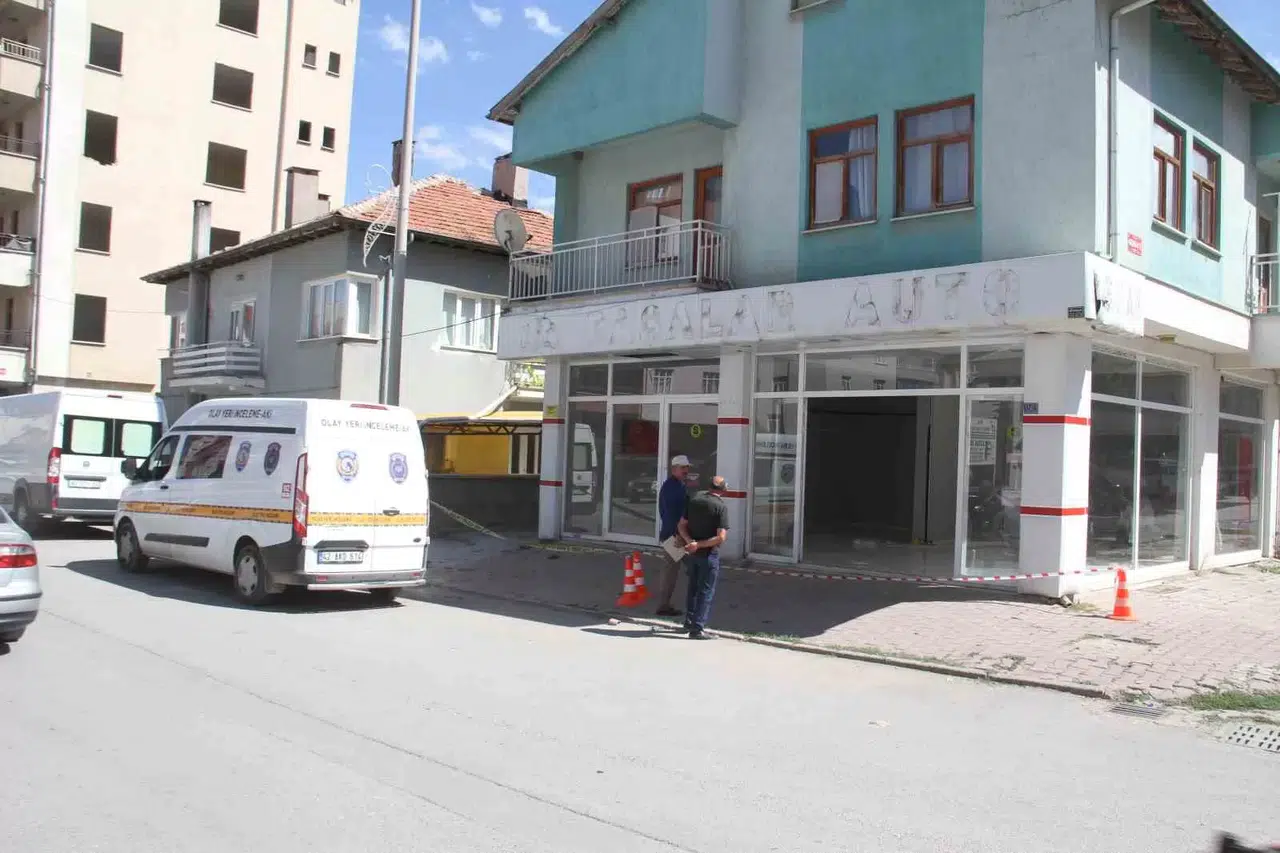 Konya’da Fırıncı Meslektaşını Öldürüp 2 Kişiyi Yaralayan Sanığa 41  Yıl 8 Ay Mahpus Cezası