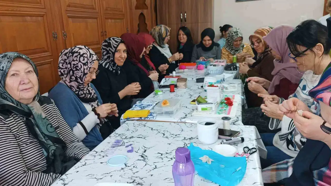 Kütahya’da İğne Oyası Kursu İlgi Görüyor