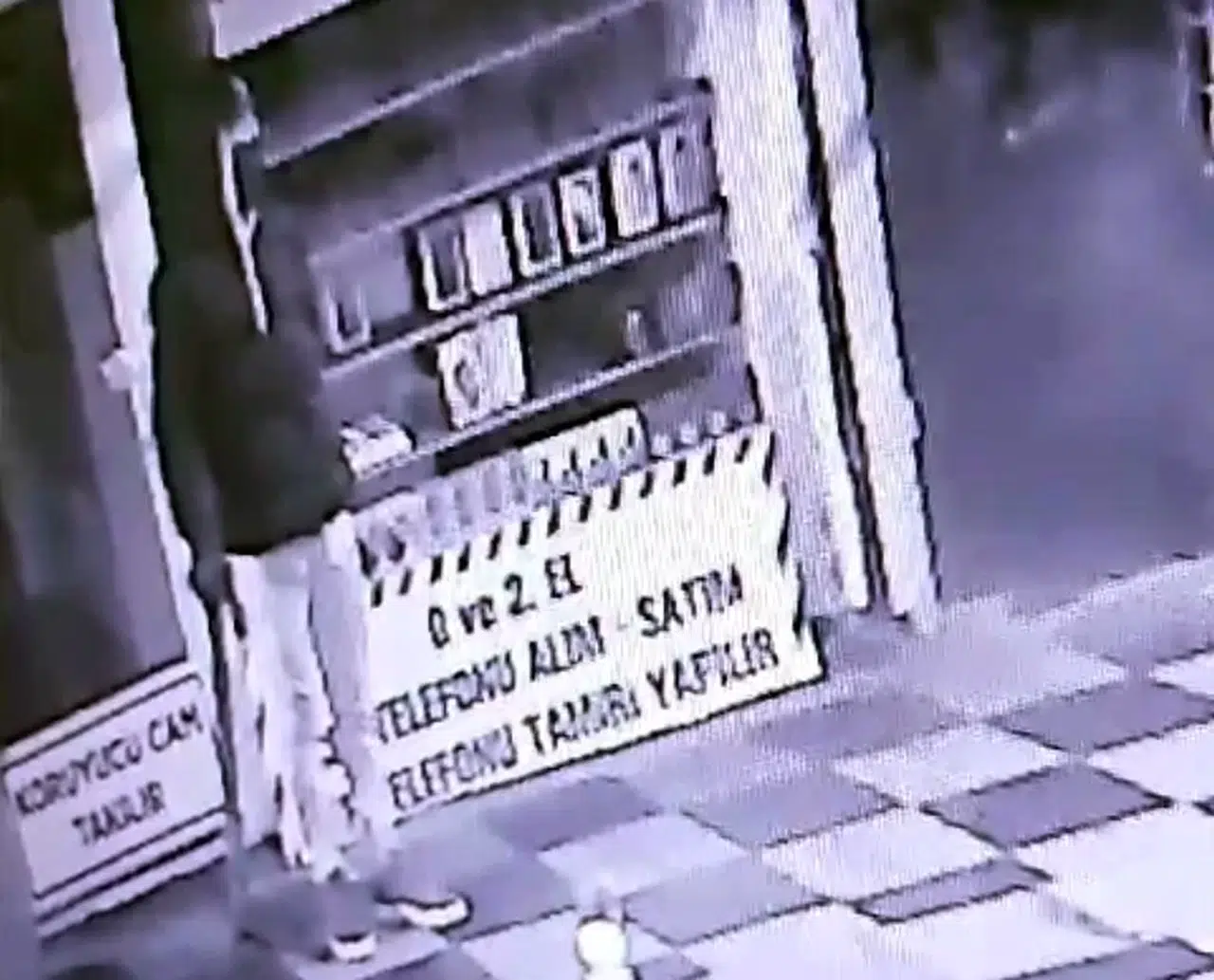 Maskeli ve Eldivenli Hırsız Polisten Kaçamadı