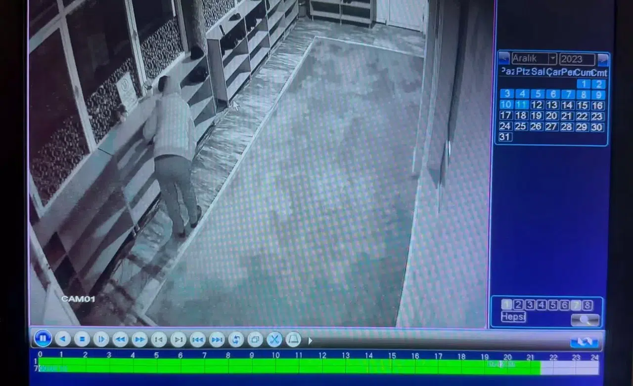 Mescitten Ayakkabı Hırsızlığı Kamerada