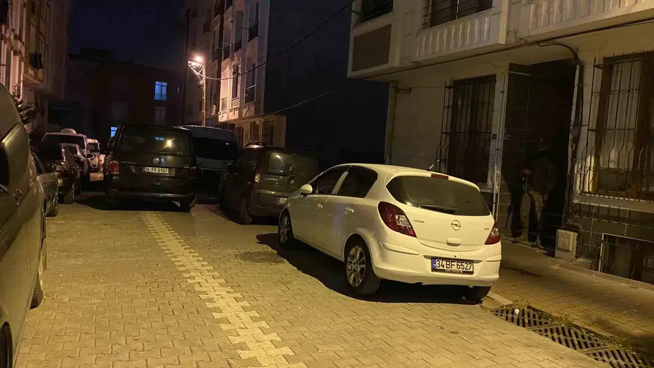 Meskenini Dikizlediğini Sav Eden Komşusunun Konutuna Pompalı Tüfekle Mermi Yağdırdı... Kaygı Dolu Anlar Kamerada