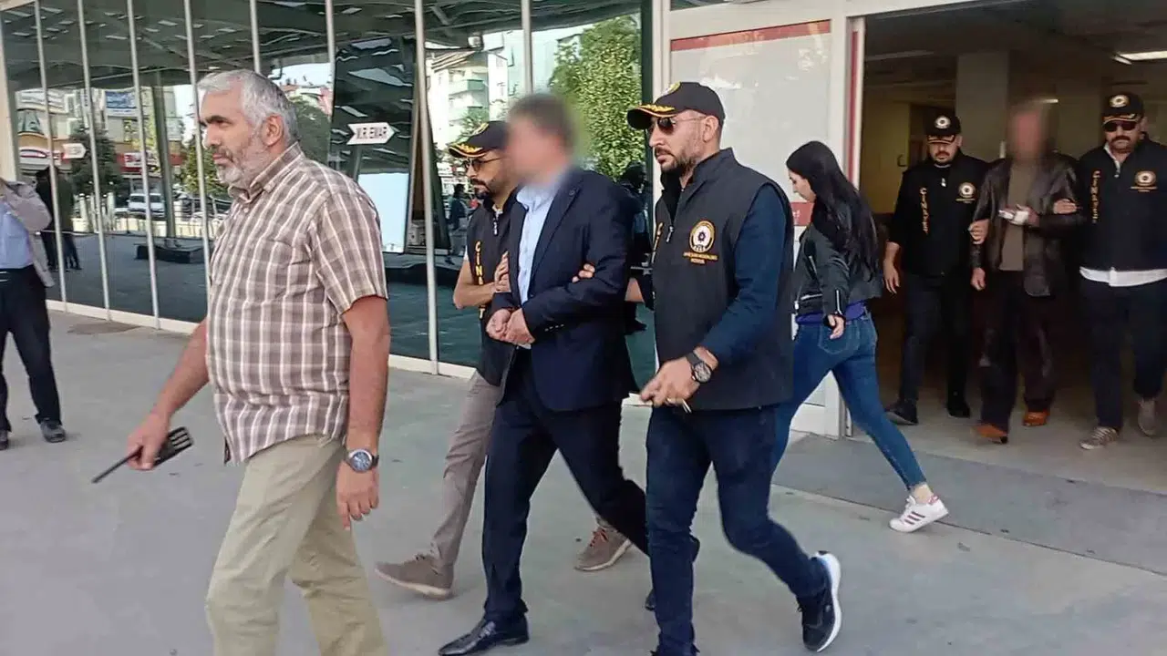 Profesörün Yaralanması Olayına Karışan Profesör ve Kardeşi Hakim Karşısında