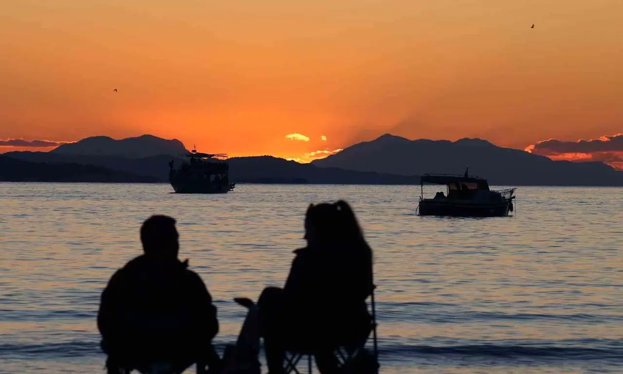 ’Sakin Kent’te Tablo Üzere Gün Batımı