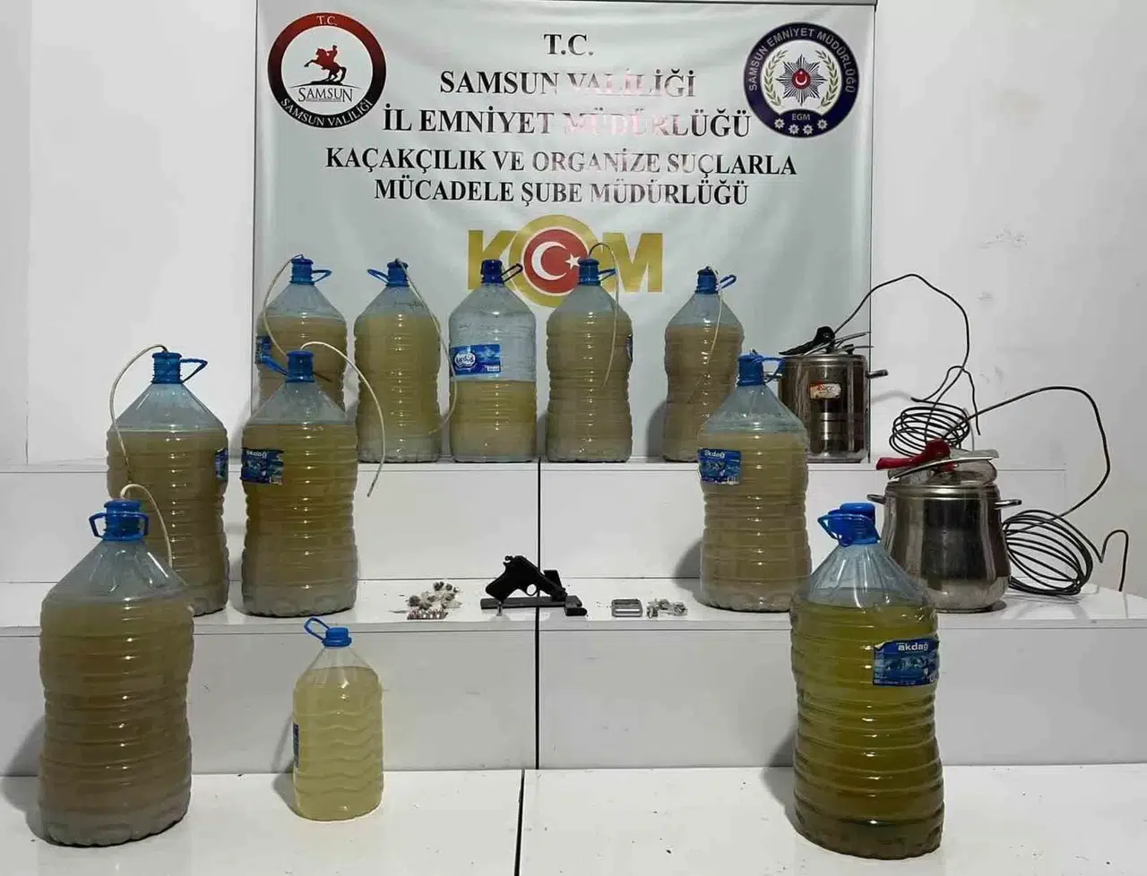 Samsun’da Polisten Yılbaşı Öncesi Uydurma İçki İmalathanesine Baskın