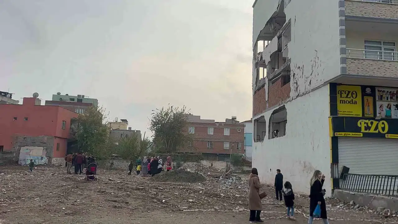 Sarsıntı Değil, Yıkım Grubu Mağdur Etti, Mağdurlar Muhatap Arıyor