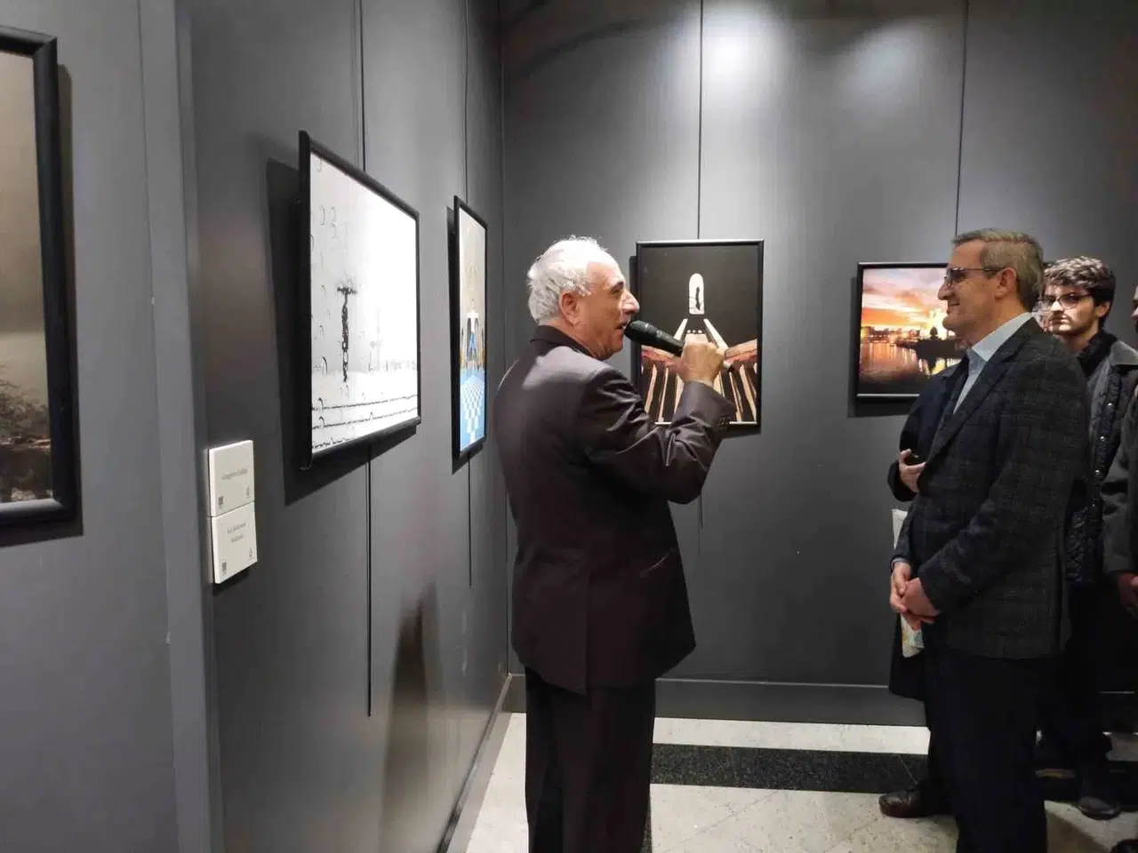 Şiir ve Fotoğrafı Buluşturan "Nurullah Genç Görünenin Şiiri" Fotoğraf Standı Üsküdar’da Açıldı