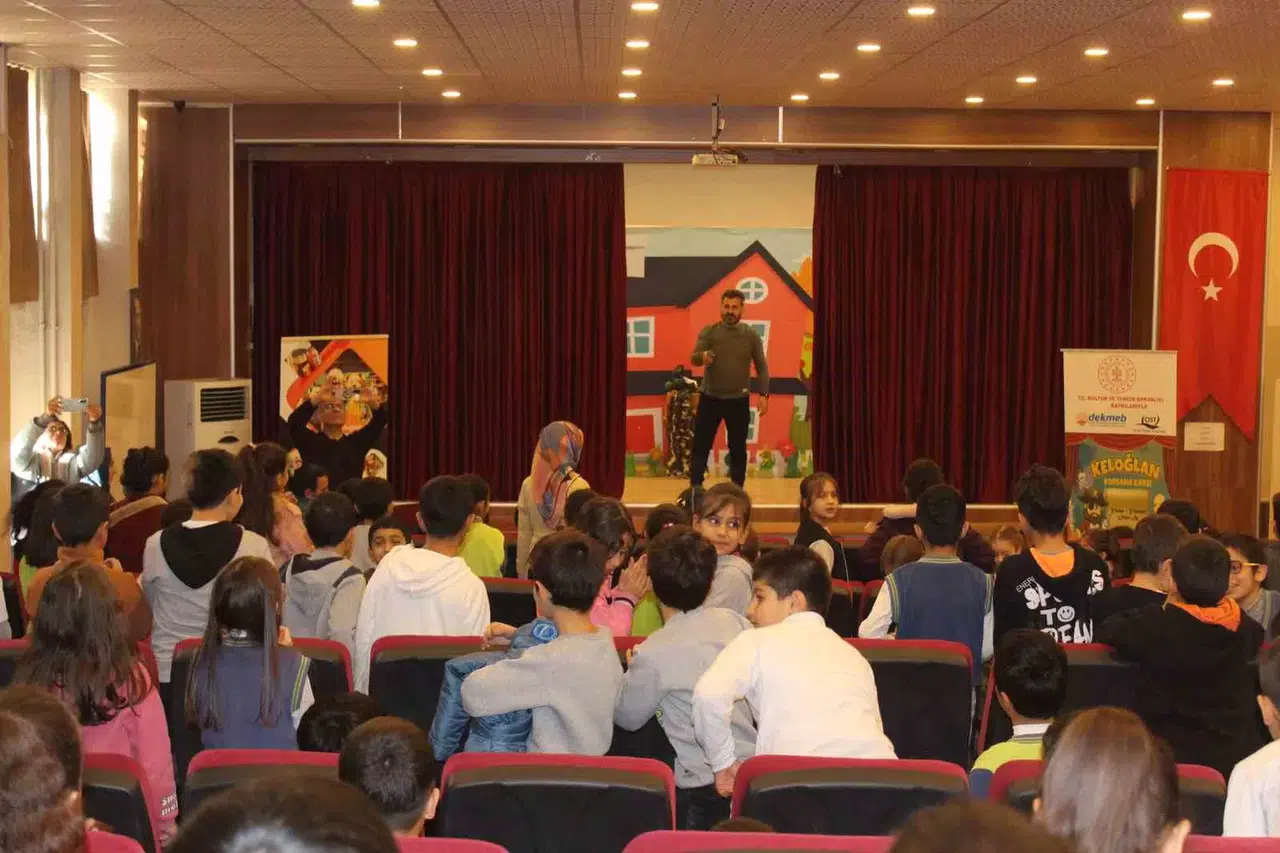 Siirt’te "Keloğlan Korsana Karşı" İsimli Tiyatro Oyunu Sahnelendi