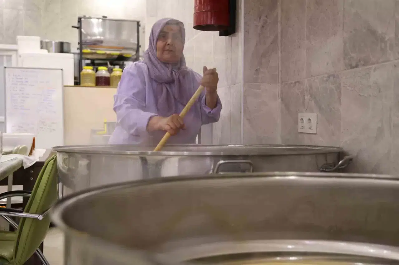 Sivaslı Bayanlar Kadınlar, Karınca Misali Çalışıp Yöresel Eserler Üretiyor