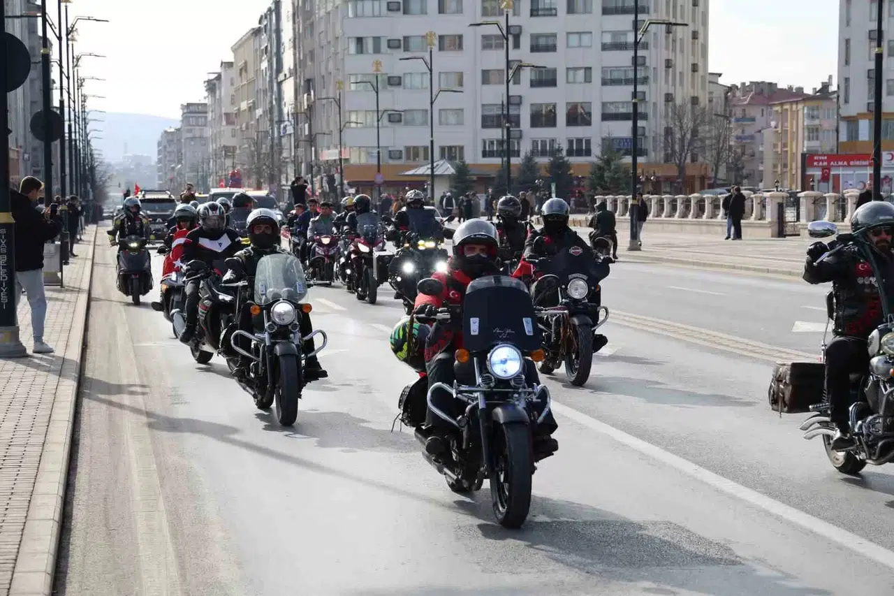 Sivas’ta Şehitleri Anmak İçin Konvoy Düzenlendi