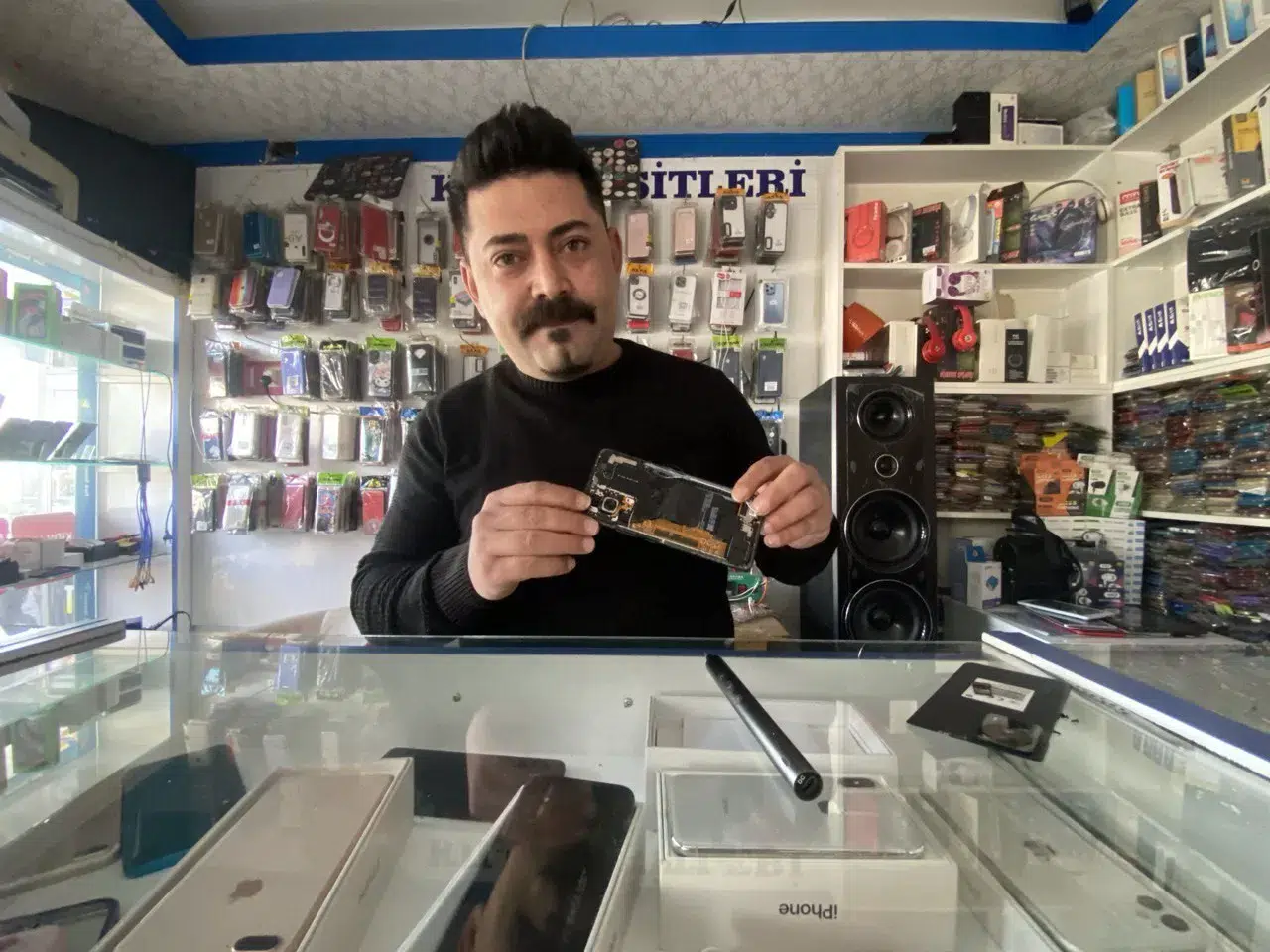 Teknik Serviste Panik Anları: Telefon Bataryasının Patlama Anı Kamerada
