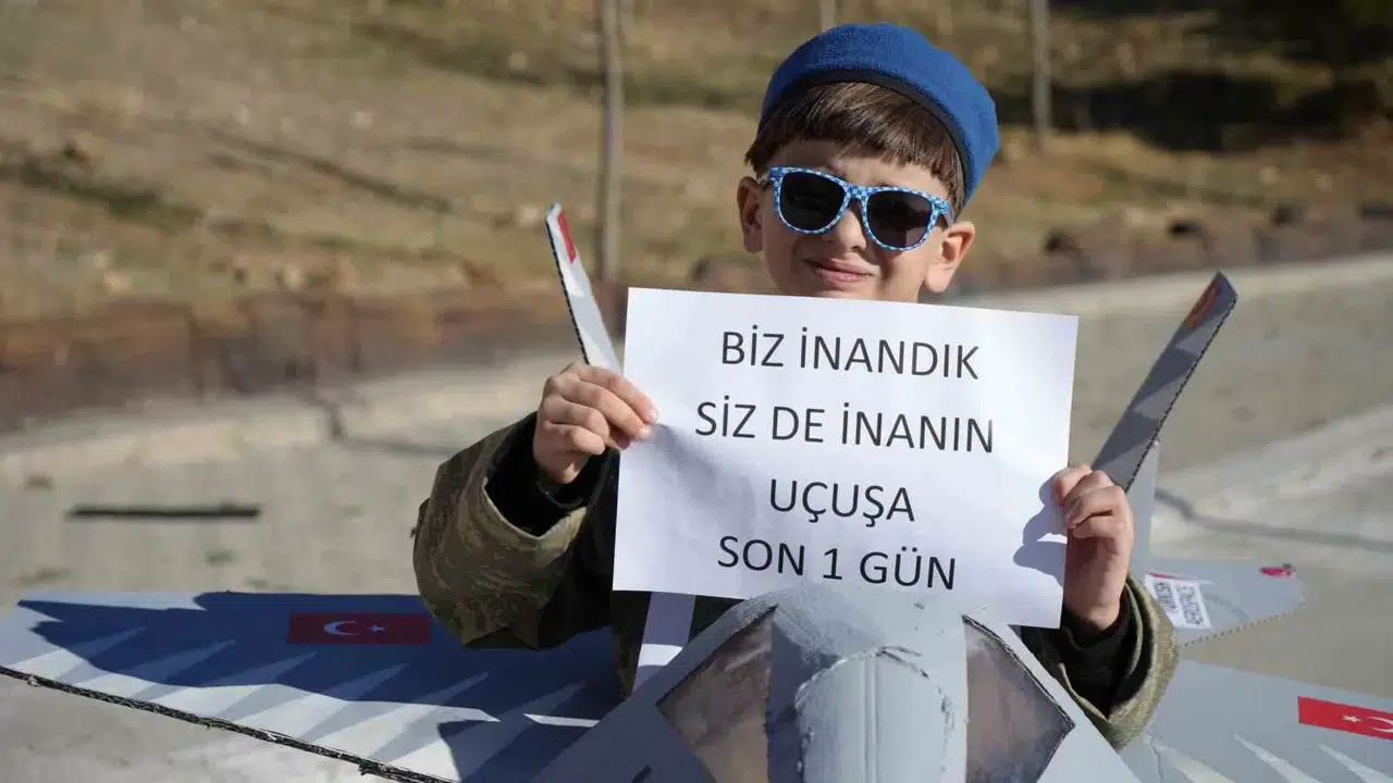 Teknofest’te Gördü, Ulusal Muharip Uçağı Kaan’ın Maketini Yaptı: Tek Hayali Pilot Olmak
